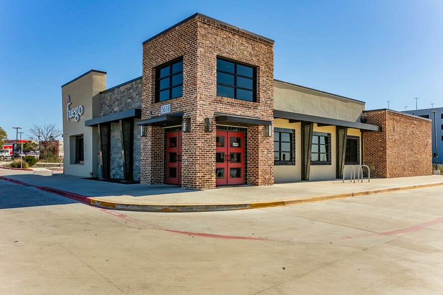 Fuego Tortilla Grill - STNL portfolio of 2 properties for sale on LoopNet.com - Building Photo - Image 3 of 12