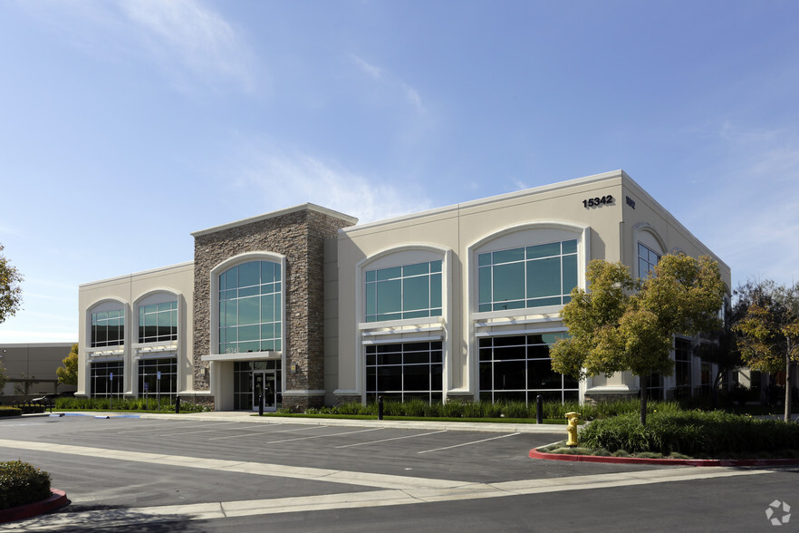 15342 El Prado Rd, Chino, CA for lease - Building Photo - Image 1 of 33