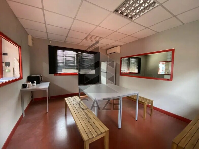 Office in Cestas for lease - Interior Photo - Image 2 of 12