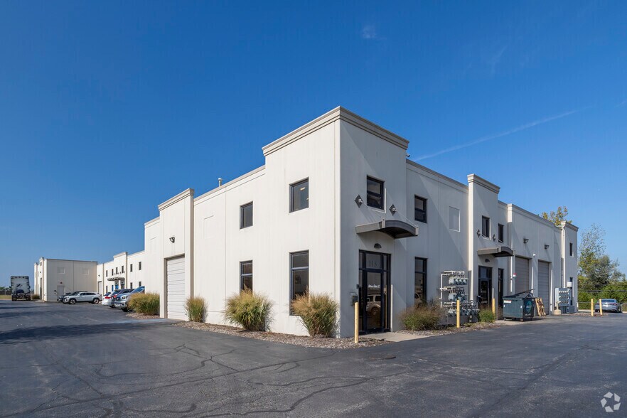 9550 W Sergo Dr, McCook, IL for lease - Primary Photo - Image 1 of 23