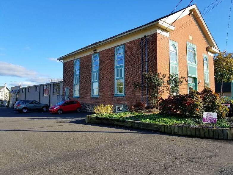 5891 Easton Rd, Plumsteadville, PA 18949