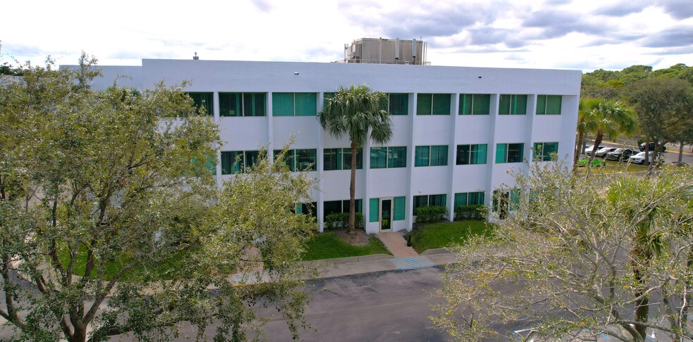 8895 N Military Trl, Palm Beach Gardens, FL for lease - Building Photo - Image 1 of 10