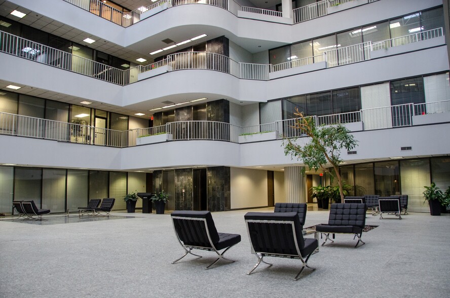 2900 Wilcrest Dr, Houston, TX for sale - Building Photo - Image 3 of 5