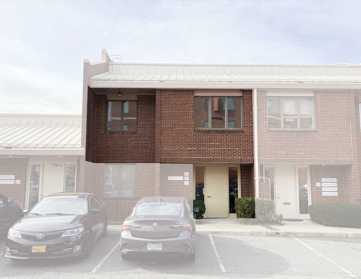 6400 Seven Corners Pl, Falls Church, VA 22044 - Unit S - - Interior Photo - Image 1 of 4