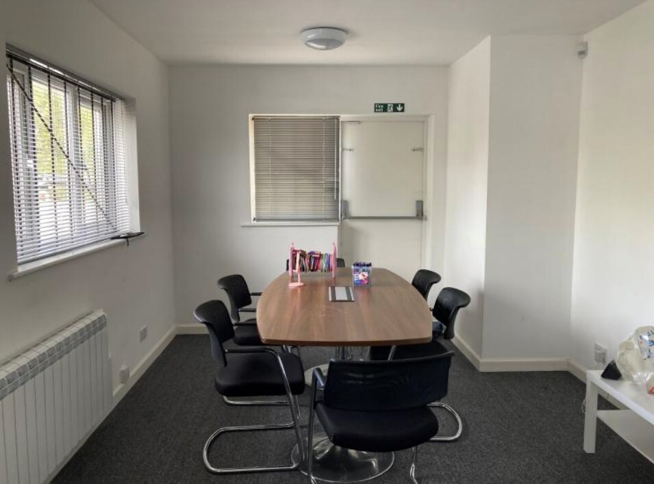 Rockingham Row, Birdwell for lease Interior Photo- Image 1 of 2