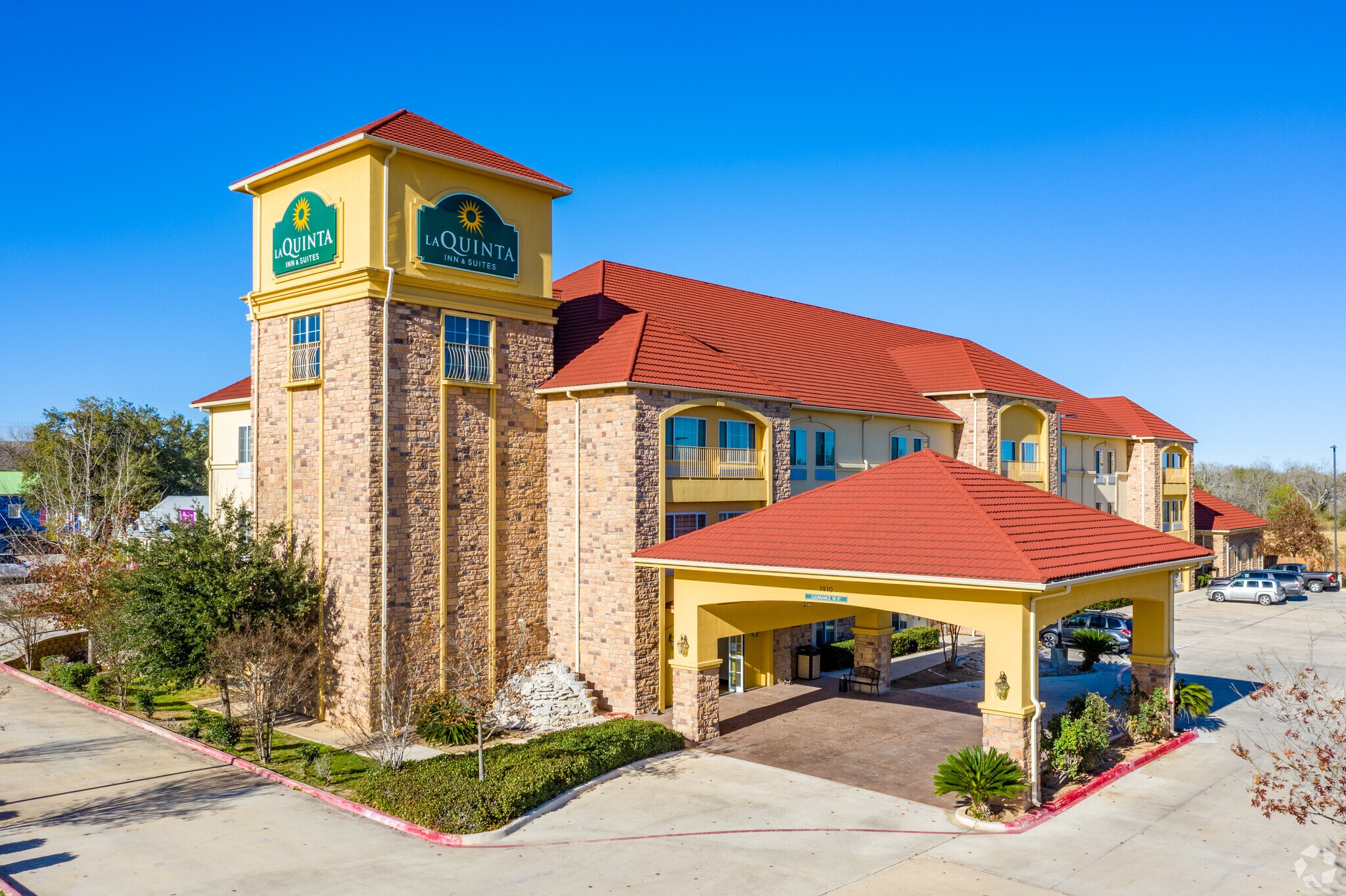 1910 10th St, Floresville, TX for sale Primary Photo- Image 1 of 1