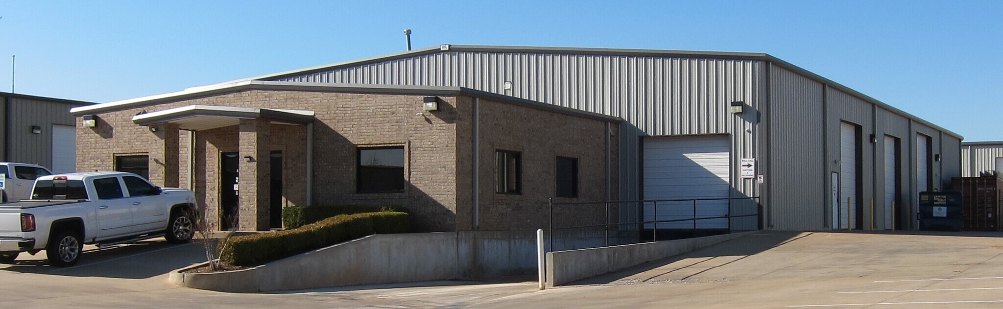 13823 Santa Fe Crossings Dr, Edmond, OK for lease Primary Photo- Image 1 of 2