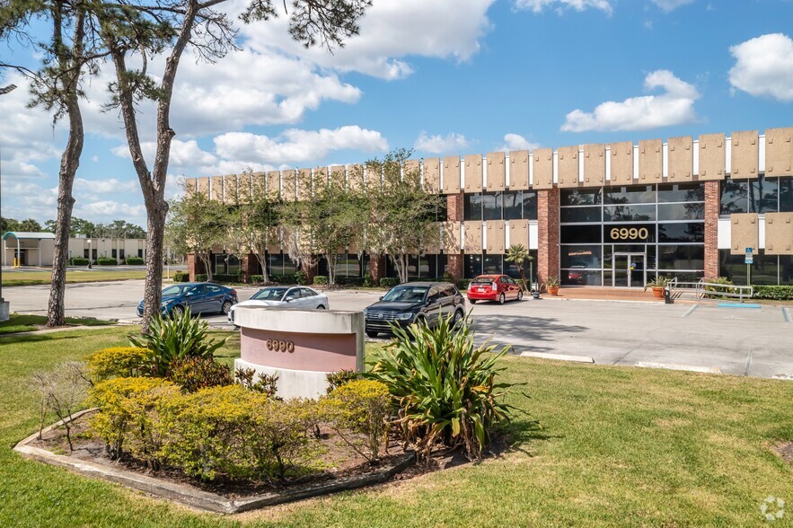 6990 Lake Ellenor Dr, Orlando, FL for lease - Building Photo - Image 3 of 6