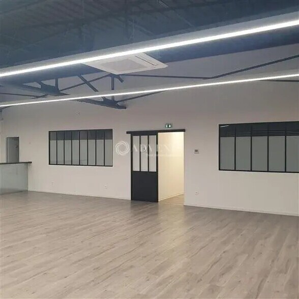 Retail in Vandoeuvre-les-Nancy for lease - Interior Photo - Image 2 of 6