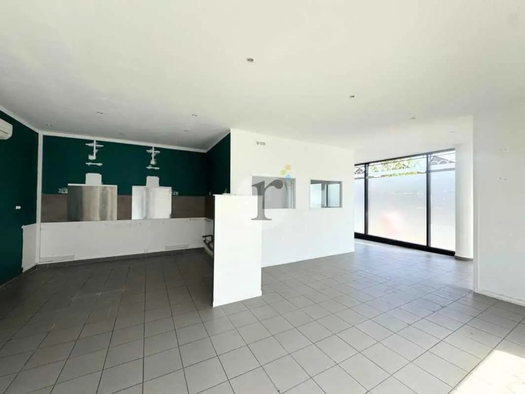 Retail in Lille for lease Interior Photo- Image 1 of 5