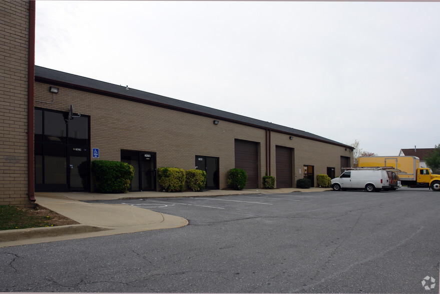 7469-7475 Old Alexandria Ferry Rd, Clinton, MD for lease - Building Photo - Image 3 of 5