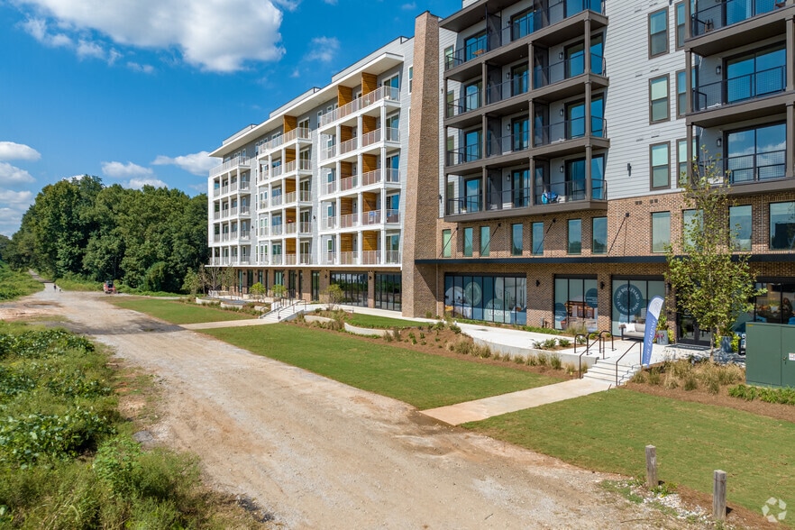 1015 Boulevard SE, Atlanta, GA for lease - Building Photo - Image 2 of 4