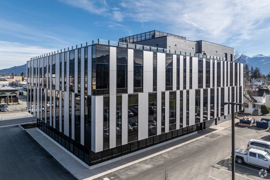 45890 Hocking Av, Chilliwack, BC for lease - Building Photo - Image 2 of 5