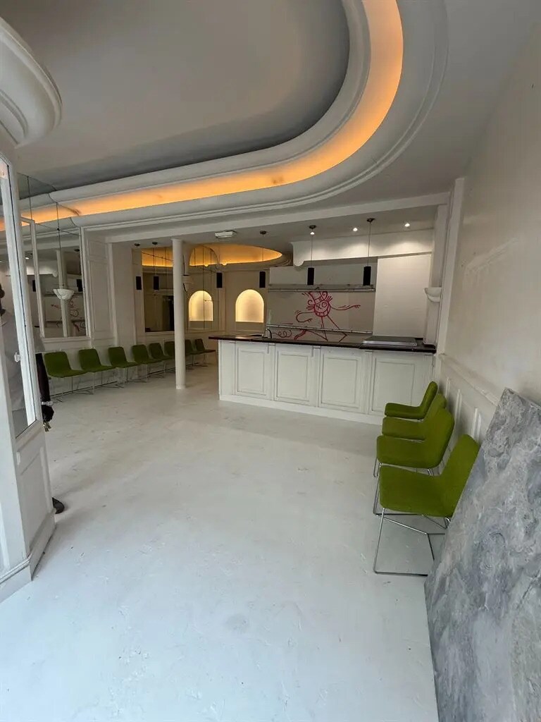 Retail in Paris for lease Interior Photo- Image 1 of 7