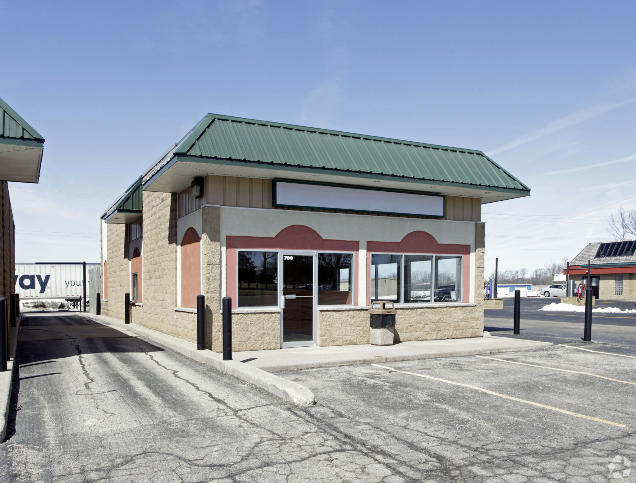 1220 Janesville Ave, Fort Atkinson, WI for lease Primary Photo- Image 1 of 3