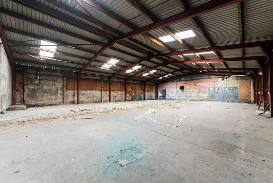 20 - 24 Mayday Rd portfolio of 2 properties for sale on LoopNet.com - Building Photo - Image 3 of 13