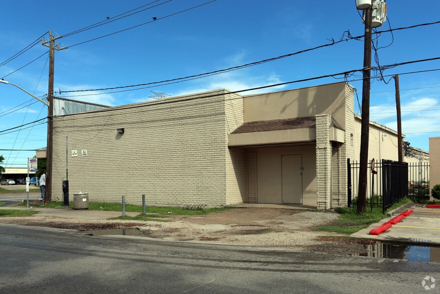 2902-2916 Mangum Rd, Houston, TX for lease - Building Photo - Image 3 of 6