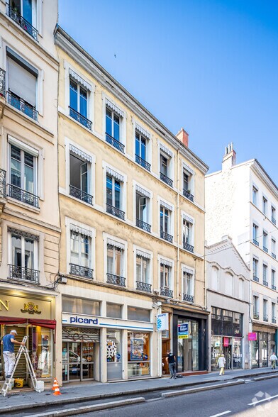 Retail in Lyon for lease - Primary Photo - Image 1 of 3