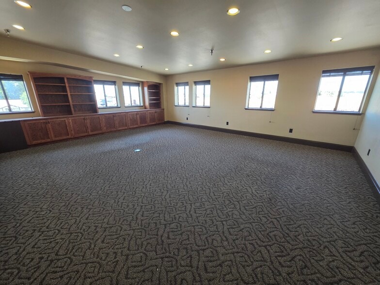 13290 Contractors Dr, Chico, CA for lease - Interior Photo - Image 2 of 25