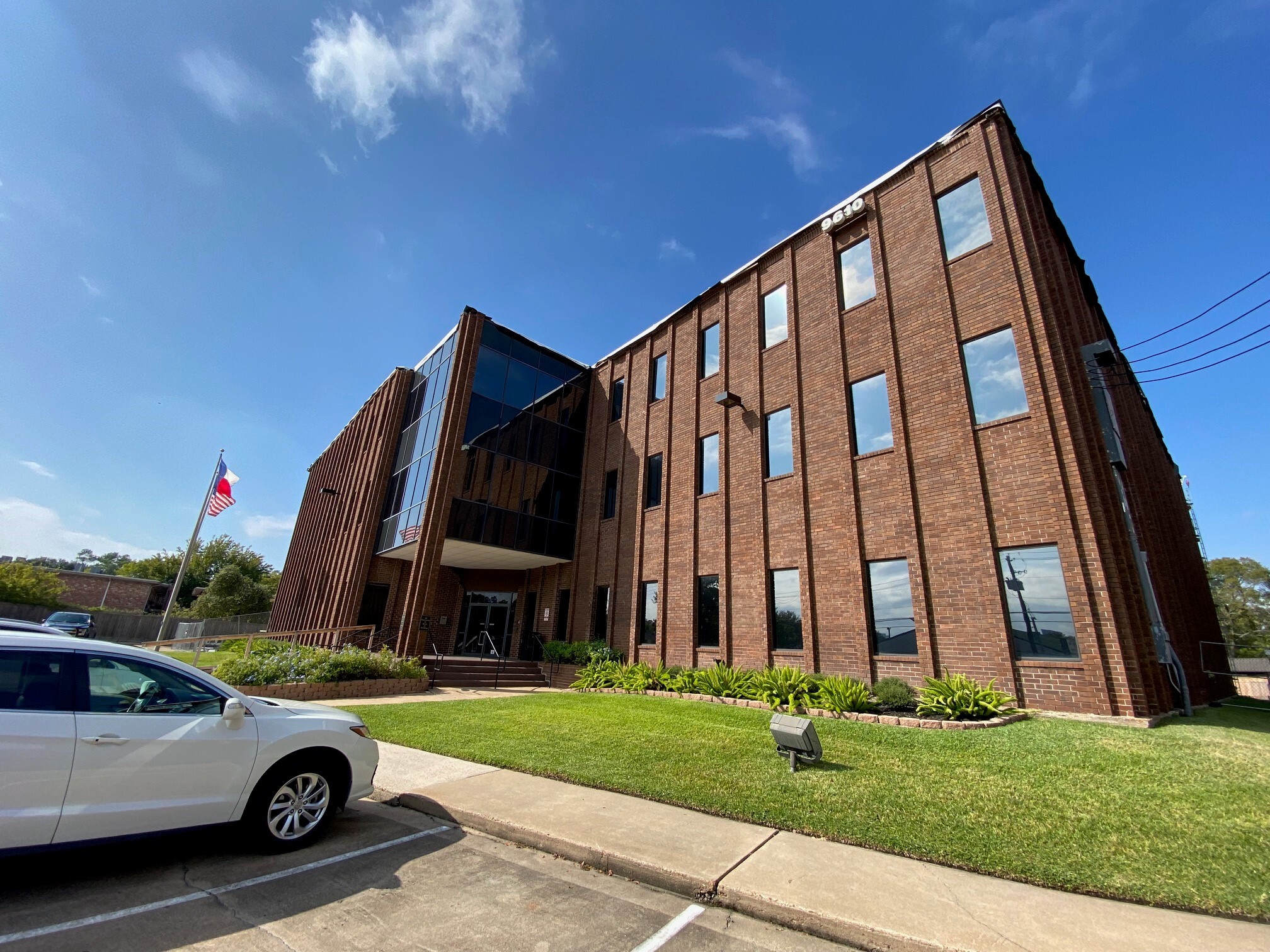 9610 Long Point Rd, Houston, TX for lease Building Photo- Image 1 of 4