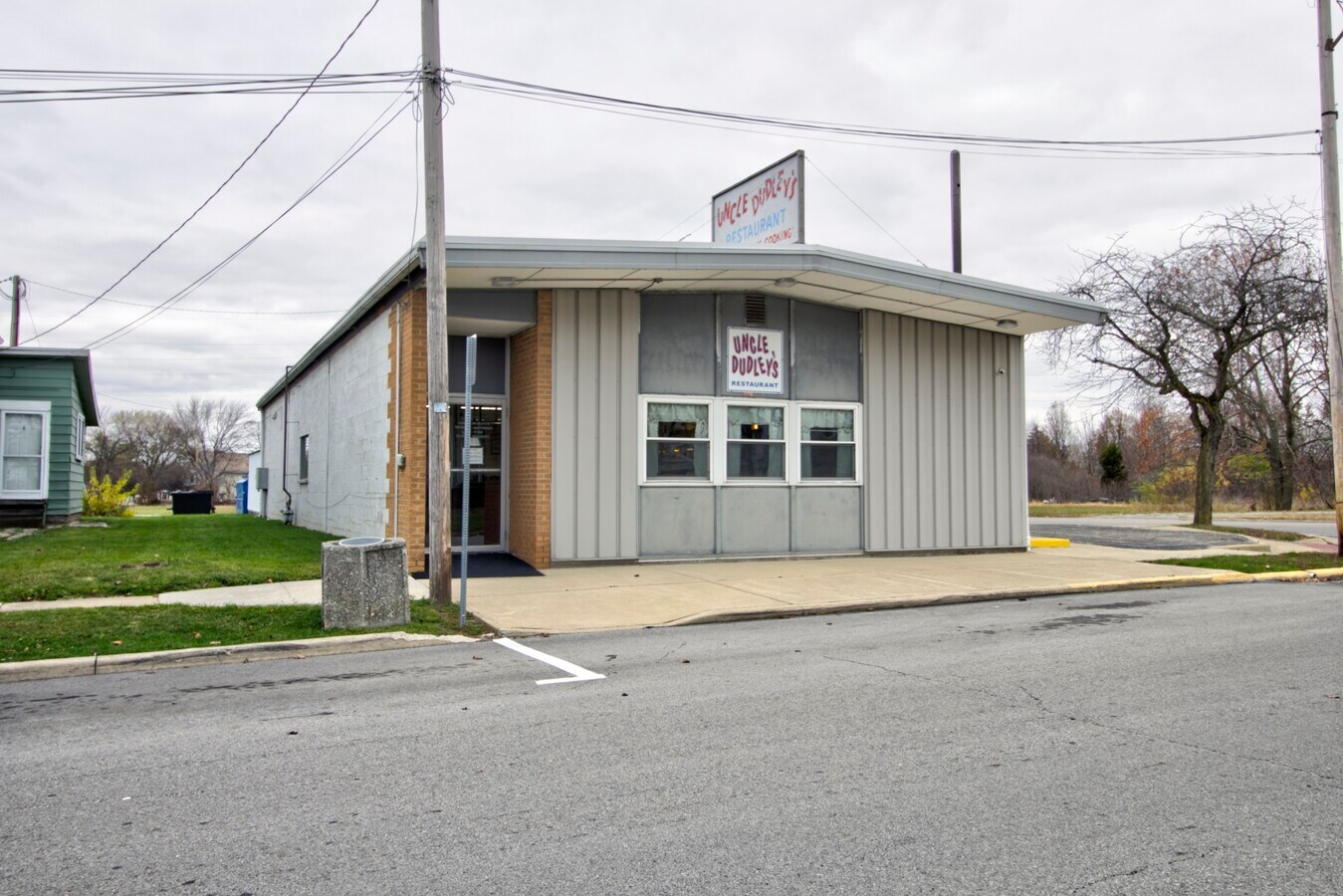 21 E Maple St, Willard, OH 44890