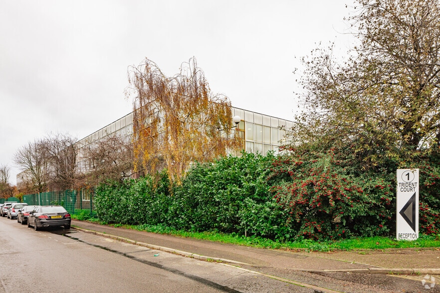 Oakcroft Rd, Chessington for lease - Building Photo - Image 2 of 18