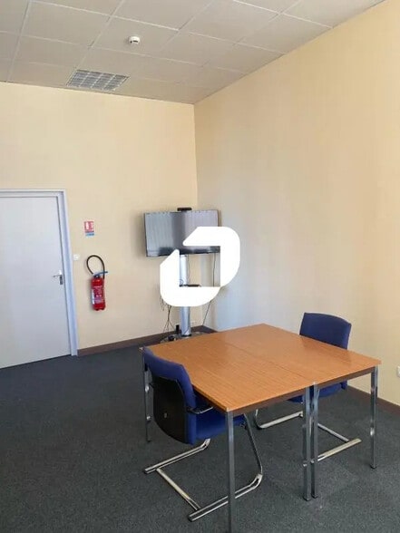 Office in Aulnoy-lez-Valenciennes for lease - Interior Photo - Image 2 of 13