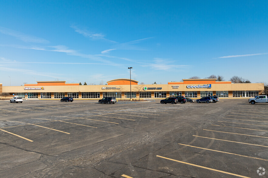 10530-10546 Maysville Rd, Fort Wayne, IN for lease - Building Photo - Image 3 of 12