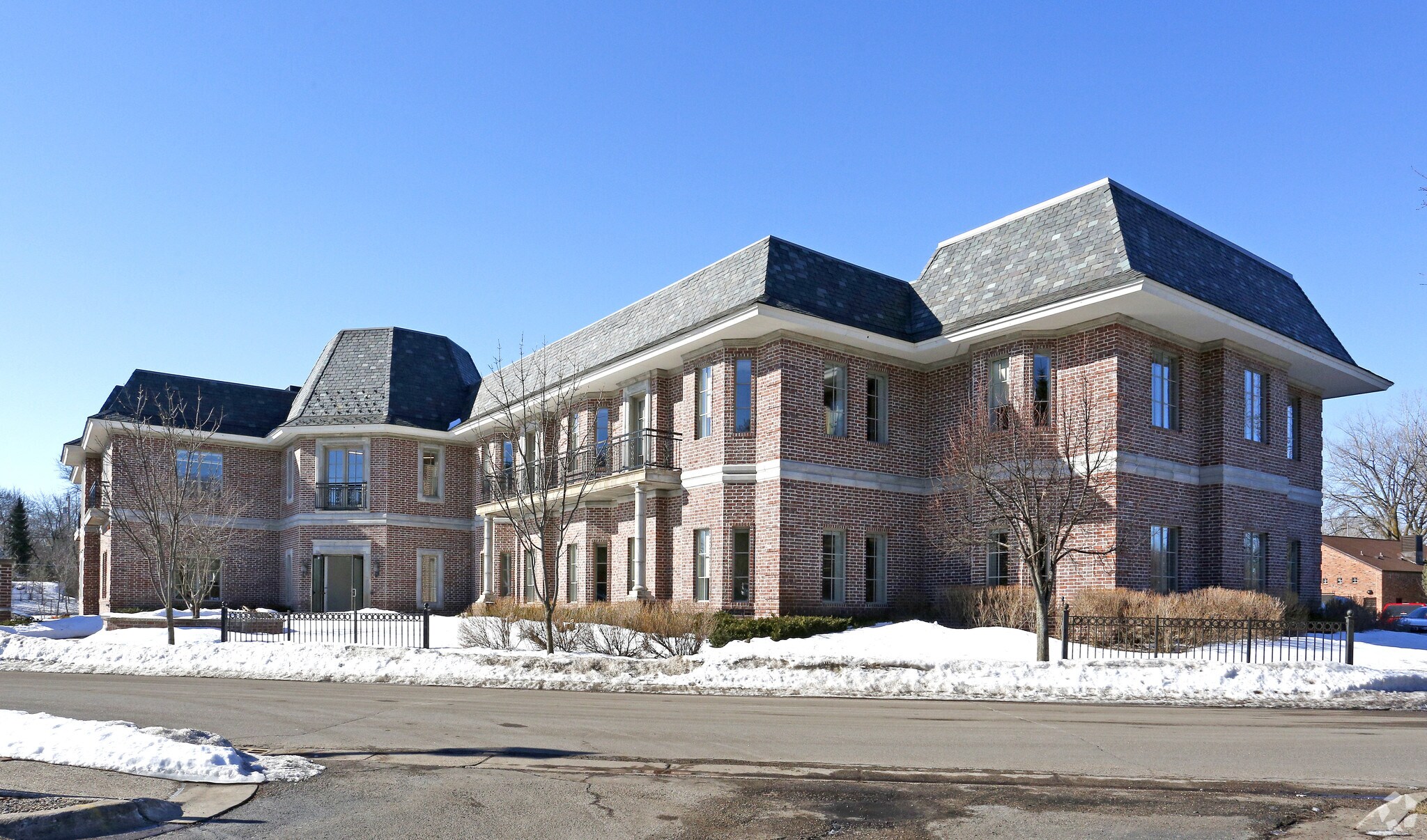 150 W Lake St, Wayzata, MN for sale Primary Photo- Image 1 of 1