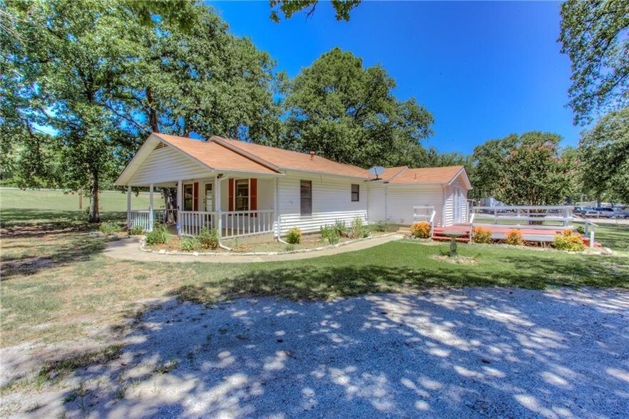 8170 Peden Rd, Azle, TX 76020