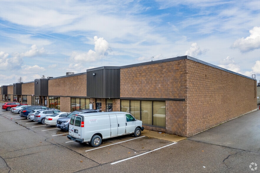 2320 Tedlo St, Mississauga, ON for lease - Building Photo - Image 2 of 5
