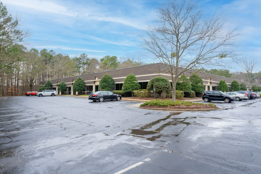 2500 Gateway Centre Blvd, Morrisville, NC for lease - Building Photo - Image 2 of 16