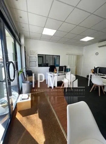 Retail in Salon-de-Provence for sale Interior Photo- Image 1 of 6