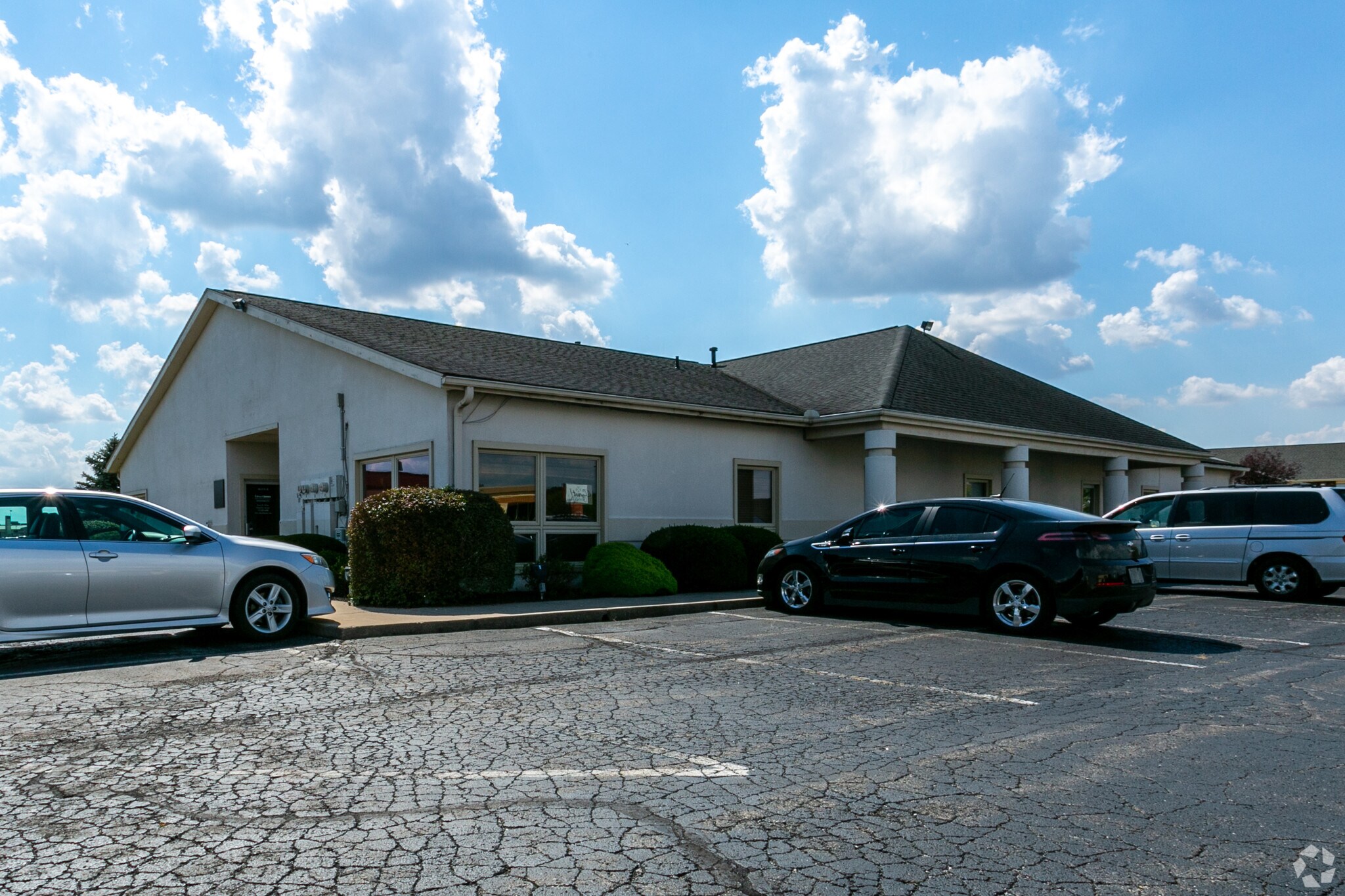 3310 W Fox Ridge Ln, Muncie, IN for sale Primary Photo- Image 1 of 1