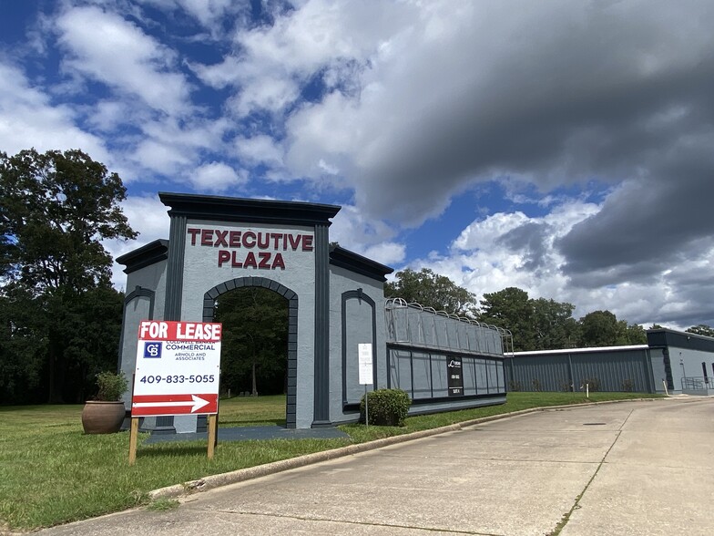 5550 Eastex Fwy, Beaumont, TX for lease - Building Photo - Image 2 of 23