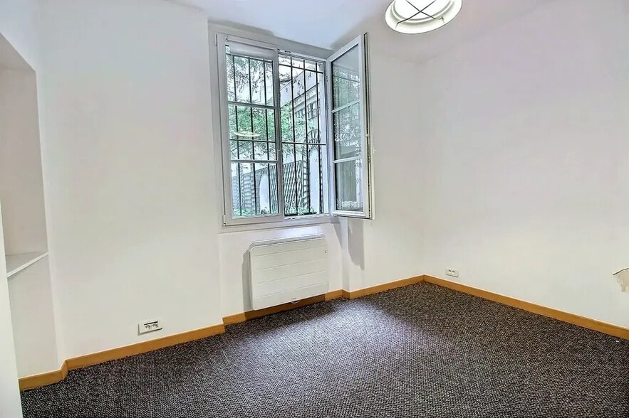 Office in Paris for lease - Building Photo - Image 3 of 8