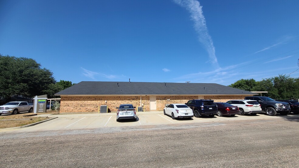 709 Barton St, Hearne, TX for sale - Building Photo - Image 3 of 13