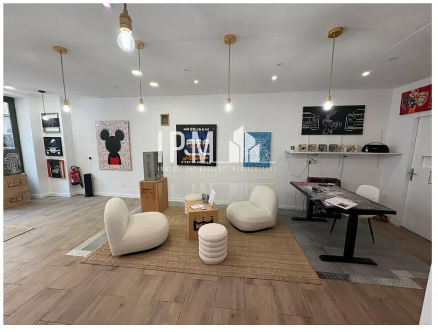 Retail in Aix-en-Provence for lease Building Photo- Image 1 of 2