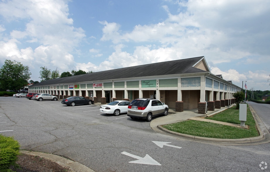 1804-1822 N Aspen St, Lincolnton, NC for sale - Primary Photo - Image 1 of 1