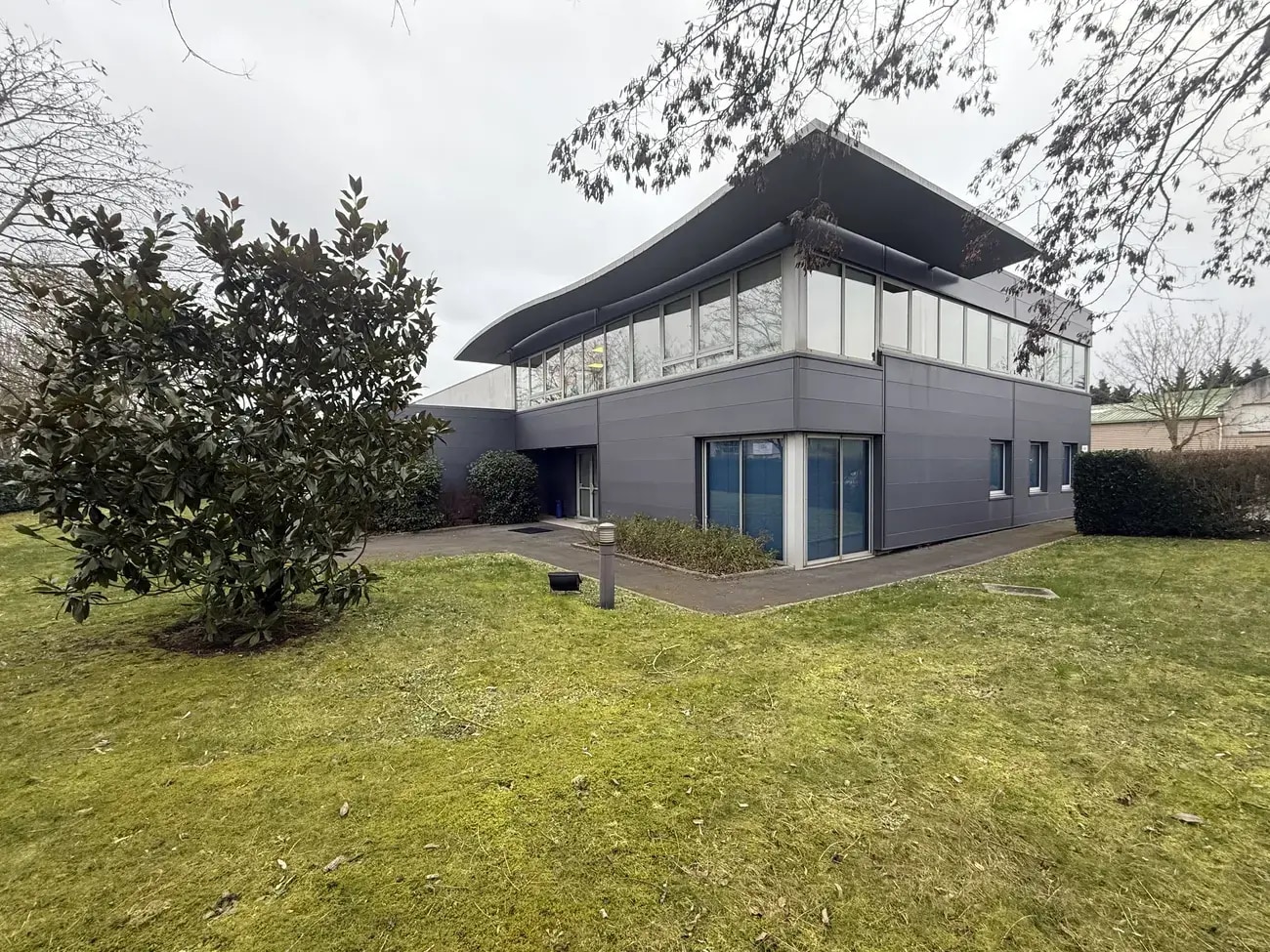 Flex in Le Plessis-Bouchard for lease Building Photo- Image 1 of 8