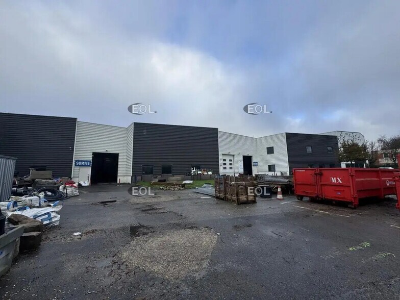 Flex in Montigny-le-Bretonneux for lease - Building Photo - Image 2 of 10