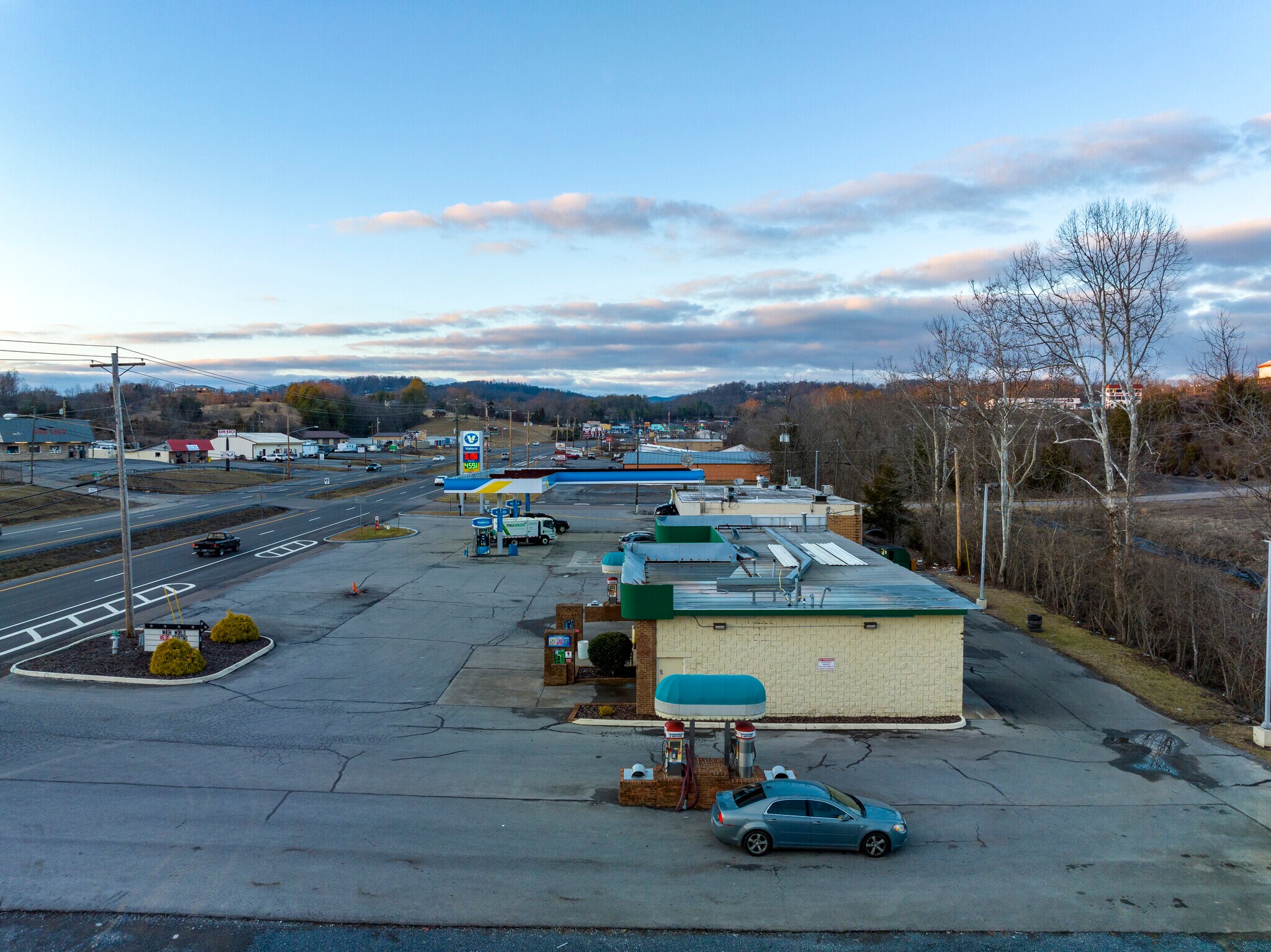 2721 N John B Dennis Hwy, Kingsport, TN 37660 Operating Car Wash