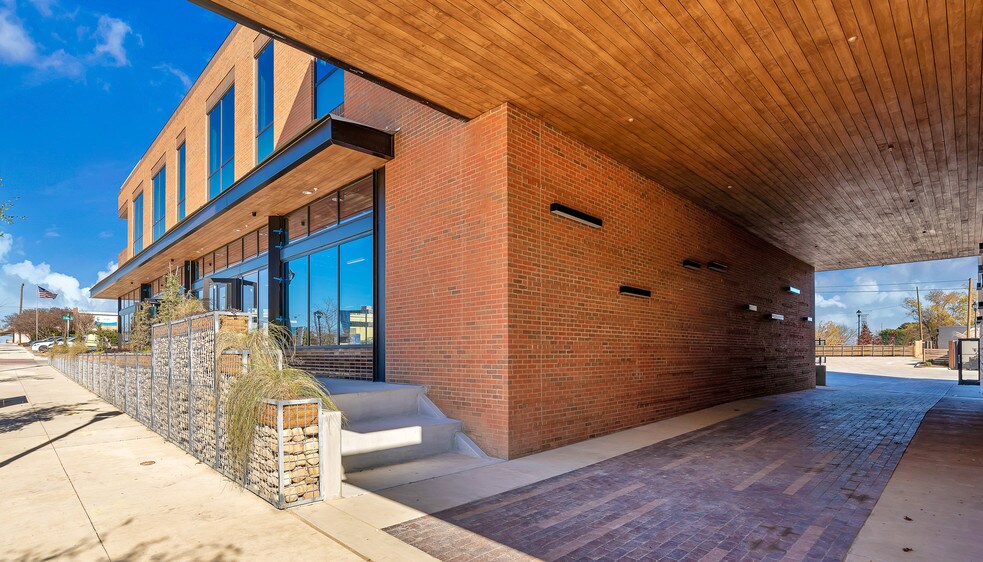 601 S Main St, Fort Worth, TX for lease - Building Photo - Image 2 of 18