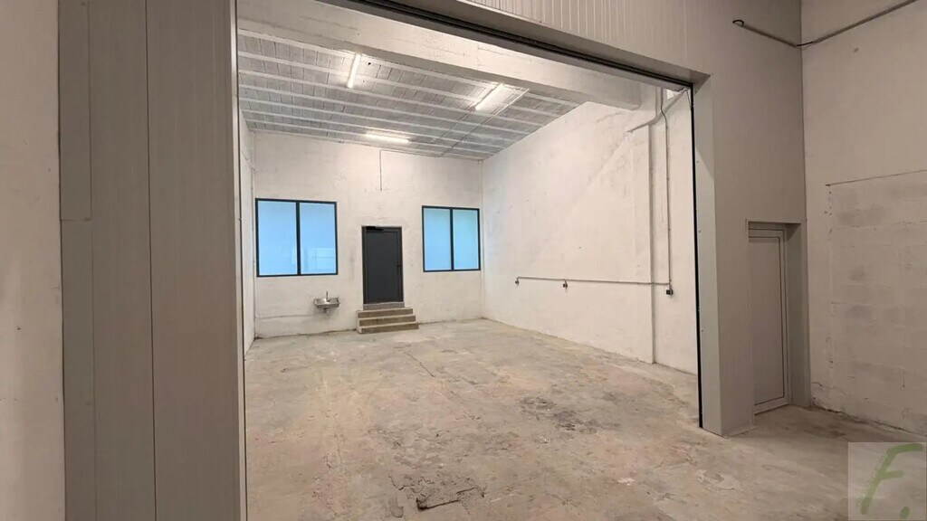 Location Local d'activités 49 m² - Photo 1