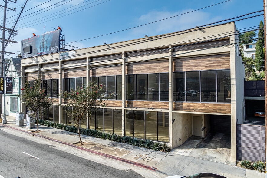 3211 Cahuenga Blvd W, Los Angeles, CA for sale - Building Photo - Image 2 of 37