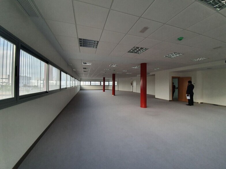 Office in La Rinconada for lease - Building Photo - Image 3 of 11