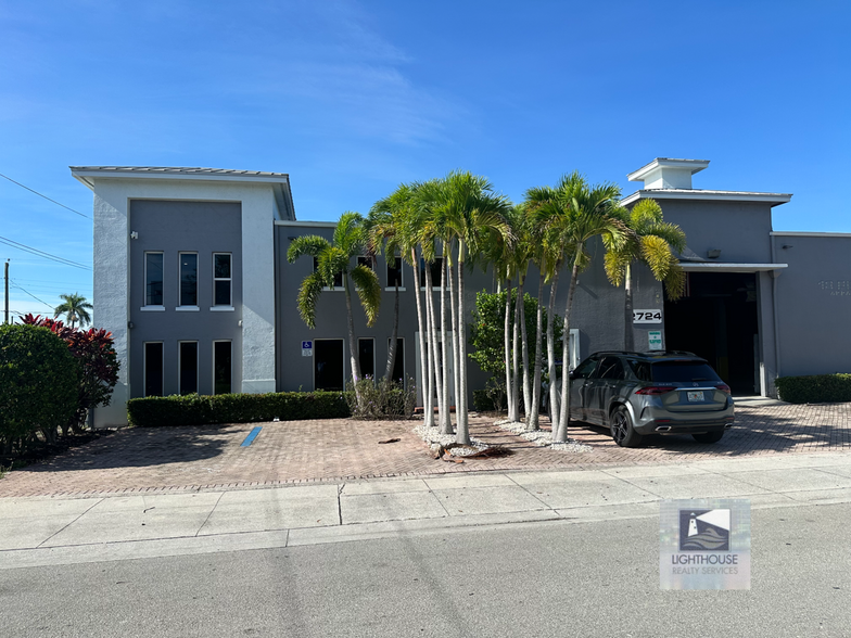 2724 Shawnee Ave, West Palm Beach, FL for lease - Building Photo - Image 2 of 8