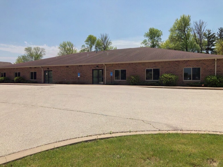 5821 C St SW, Cedar Rapids, IA for sale - Building Photo - Image 1 of 1