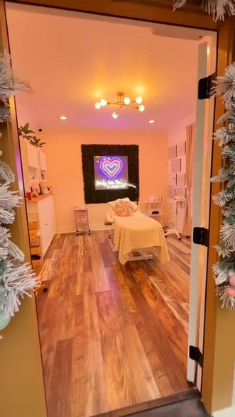 2303 E Cesar Chavez St, Austin, TX for lease - Commercial Listing Video - Image 2 of 7