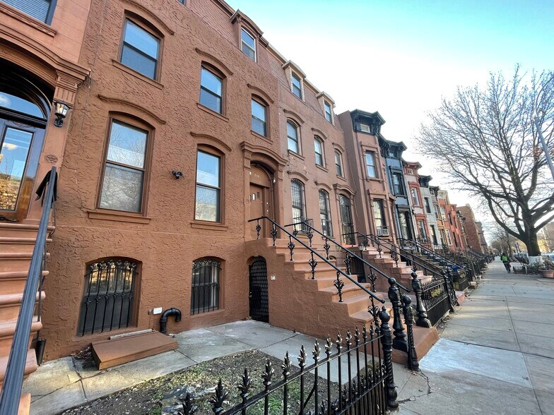 240 Macon St, Brooklyn, NY 11216
